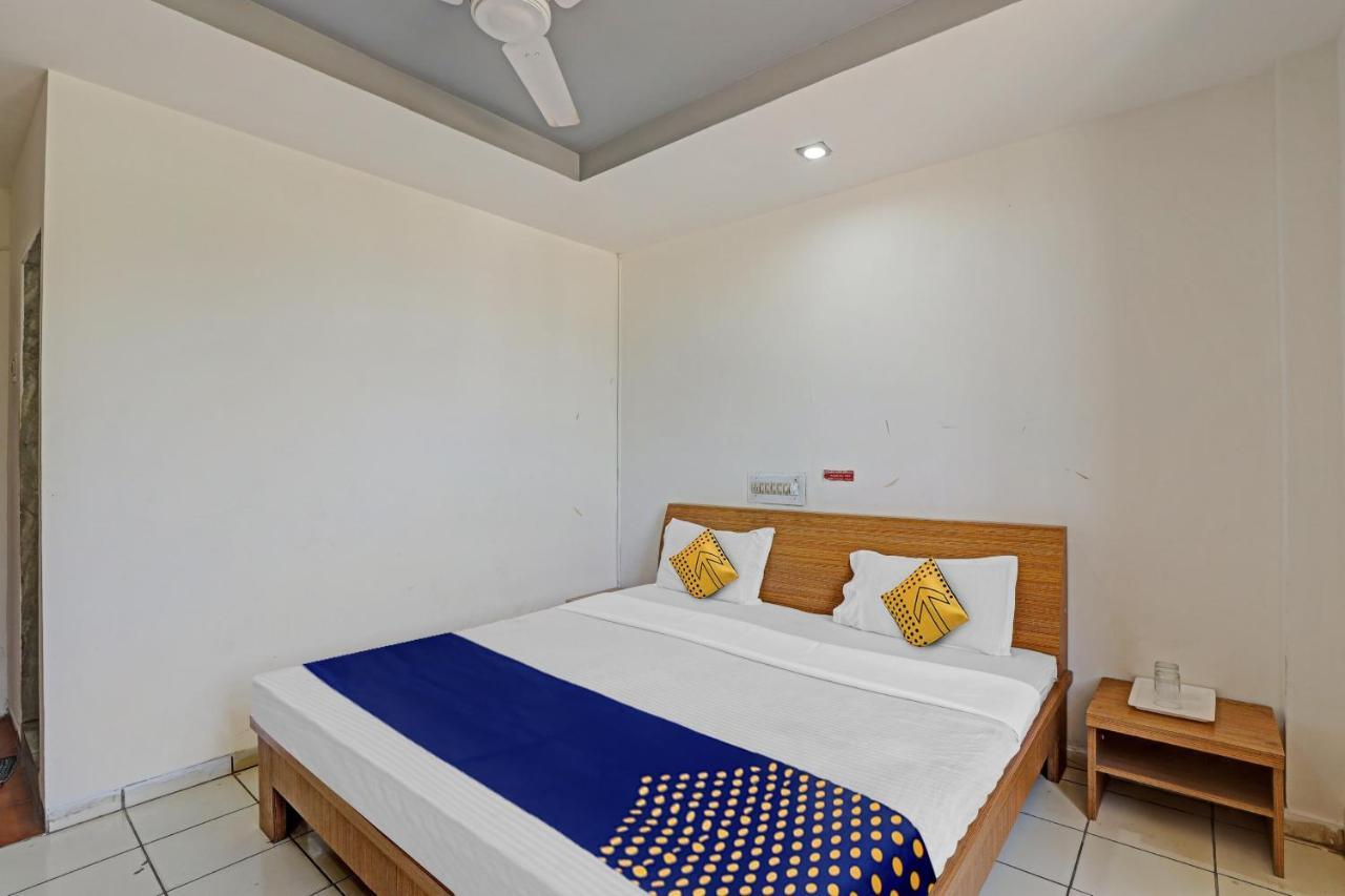 Oyo Flagship 80463 Hotel Mini Palace Vadodara Exterior photo