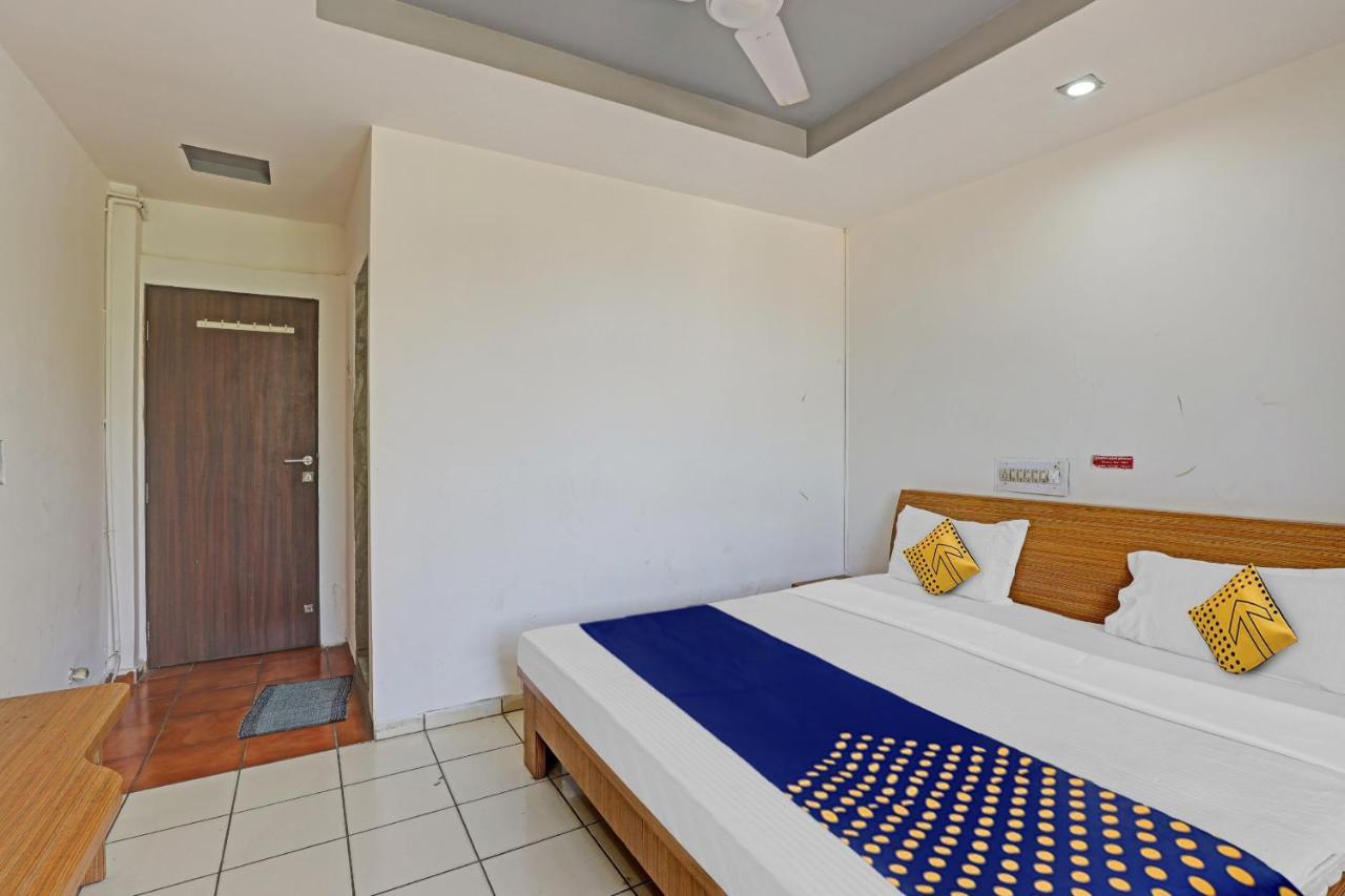 Oyo Flagship 80463 Hotel Mini Palace Vadodara Exterior photo