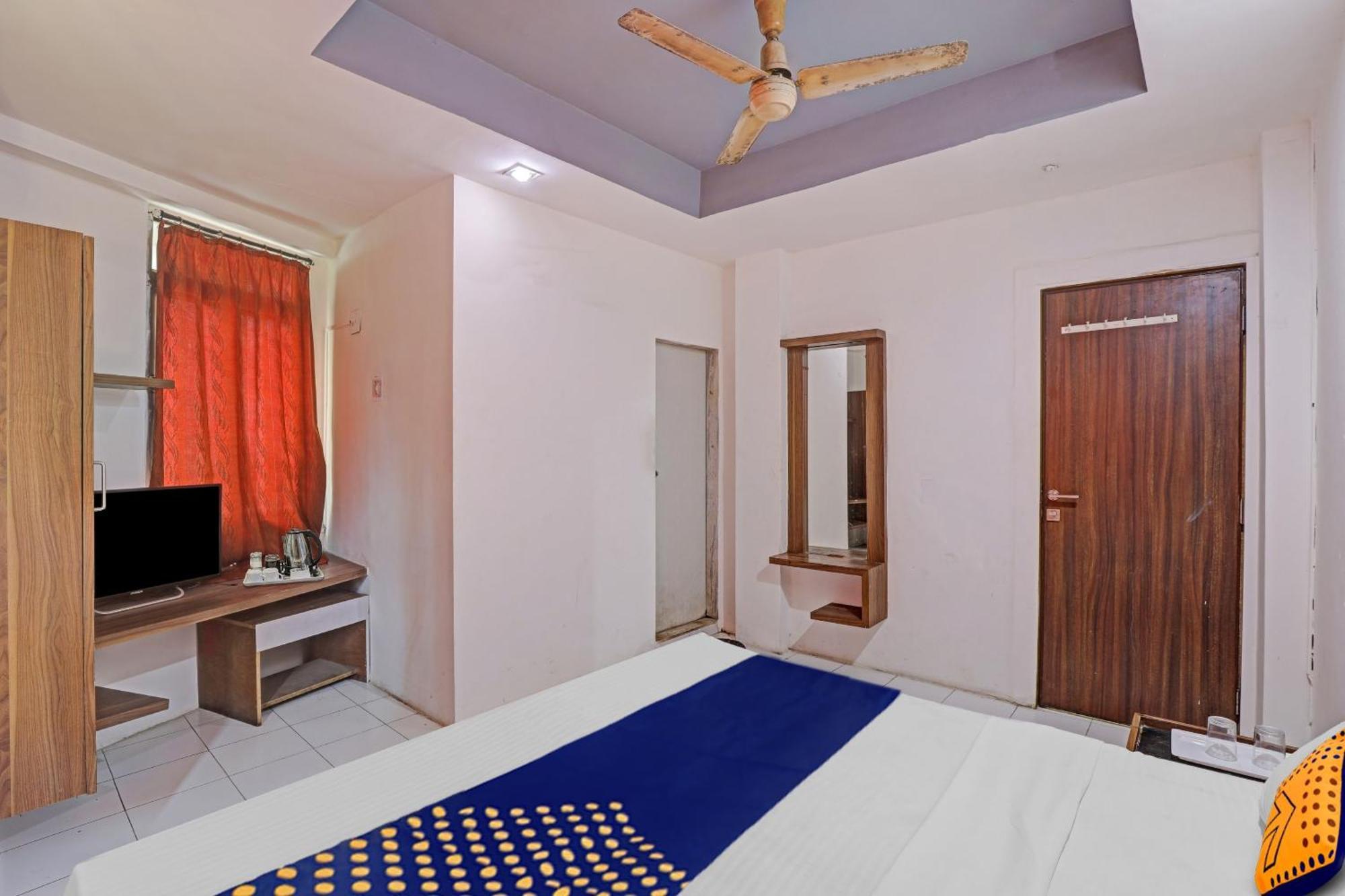 Oyo Flagship 80463 Hotel Mini Palace Vadodara Exterior photo